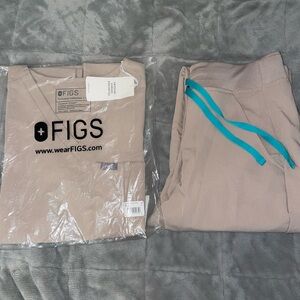 Figs Boulder Scrub Set with Teal Drawstring